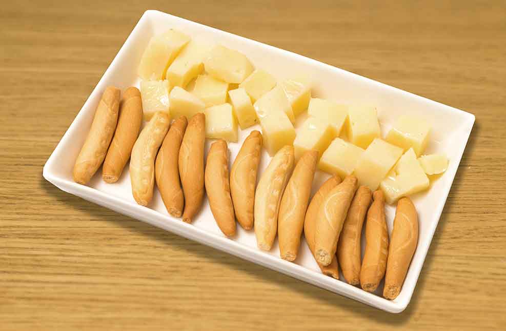 Manchego cheese with Seville breadsticks by Enrique Tomás
