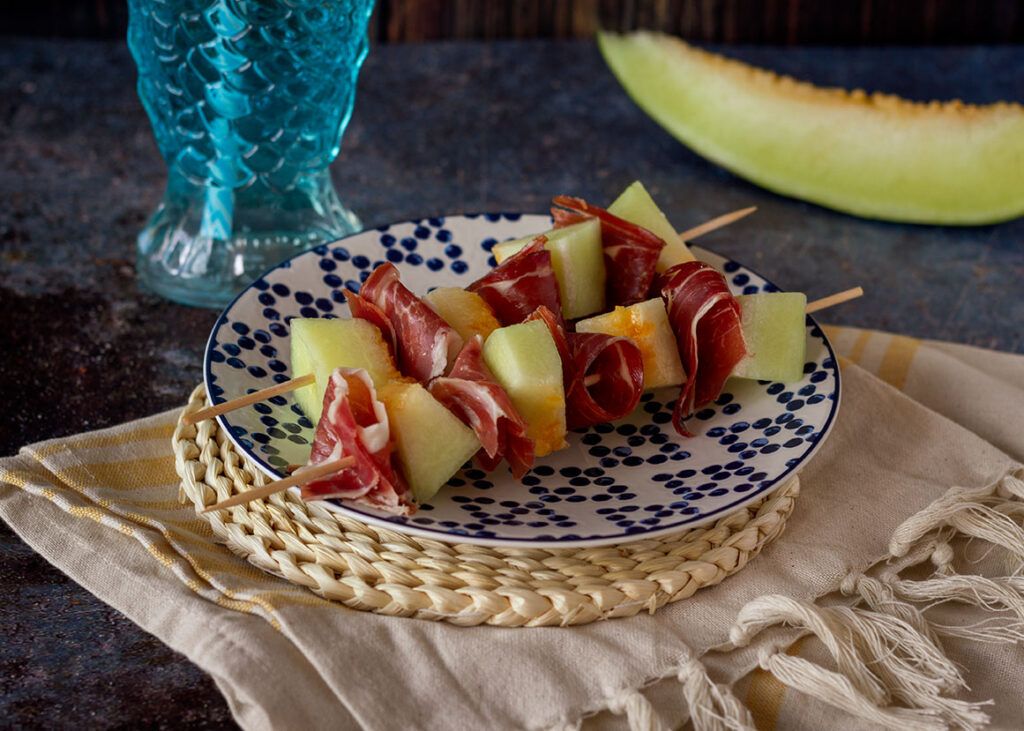 Spießchen mit Melone und Jamón