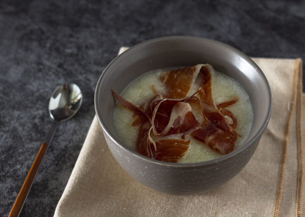 Sopa fría de melón con jamón